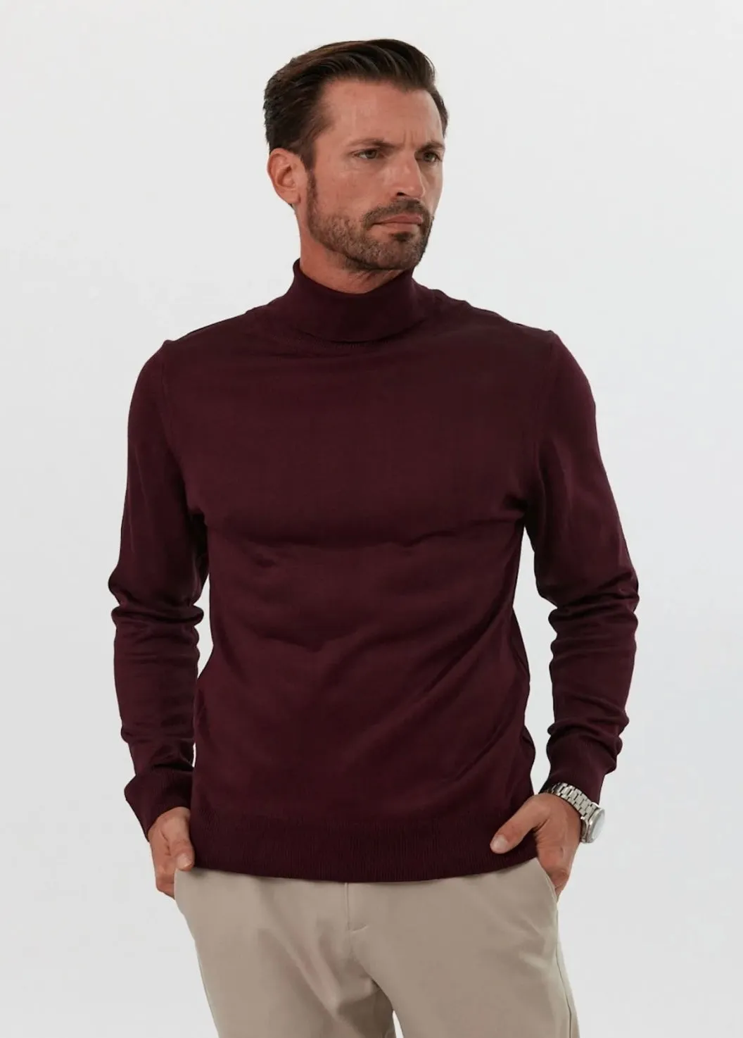 “Isaac” Burgundy Men’s Turtle Neck