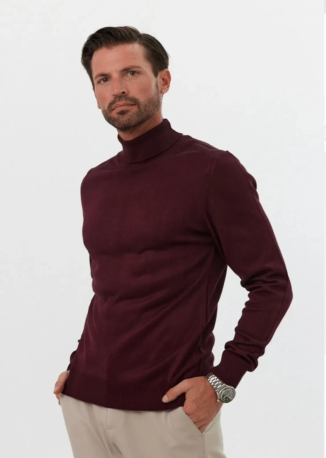 “Isaac” Burgundy Men’s Turtle Neck